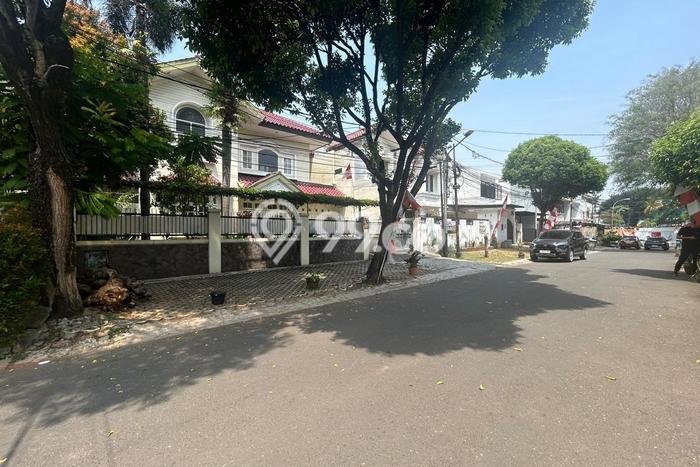 Hunian Mewah LB 500m2 Siap Pakai Desain Elegan di Senopati, Jakarta Selatan Hunian Mewah LB 500m2 Siap Pakai Desain Elegan di Senopati, Jakarta Selatan