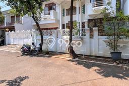 For Sale! Premium House LT 383m2 Desain Elegan di Kuningan For Sale! Premium House LT 383m2 Desain Elegan di Kuningan