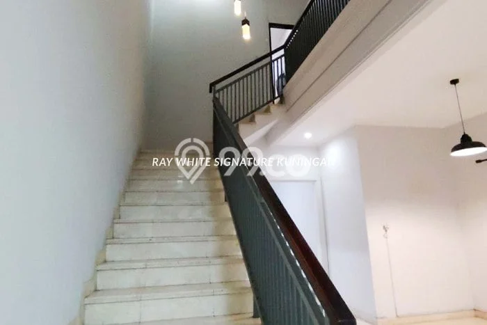Disewakan! Rumah 4 Kamar Tidur &
3 Kamar Mandi di Tanjung Barat, Jakarta Selatan Disewakan! Rumah 4 Kamar Tidur &
3 Kamar Mandi di Tanjung Barat, Jakarta Selatan