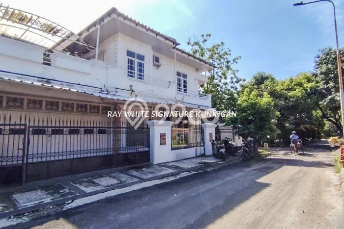 Sewa Rumah Murah di Tanjung Barat Jakarta Selatan dengan 5 Kamar Tidur Sewa Rumah Murah di Tanjung Barat Jakarta Selatan dengan 5 Kamar Tidur