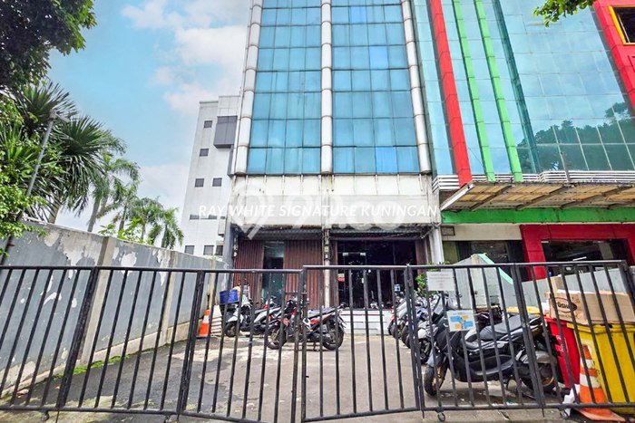 Area Ramai! Ruko Dijual di Mampang Prapatan untuk Bisnis Luas Bangunan 360m2 Area Ramai! Ruko Dijual di Mampang Prapatan untuk Bisnis Luas Bangunan 360m2