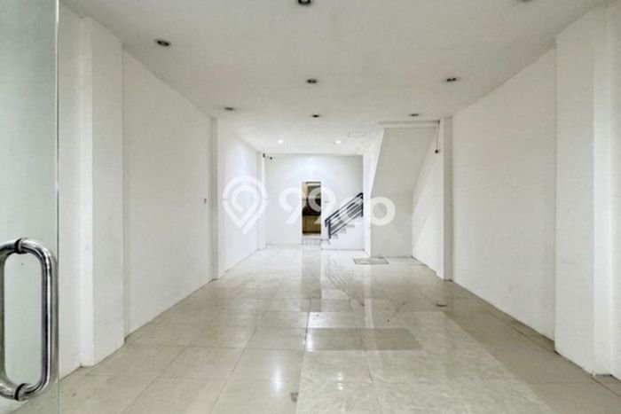 Untuk Dijual! Ruko di Roxy Jakarta Pusat LT 75m2 / LB 300m2 Kawasan Bisnis Untuk Dijual! Ruko di Roxy Jakarta Pusat LT 75m2 / LB 300m2 Kawasan Bisnis
