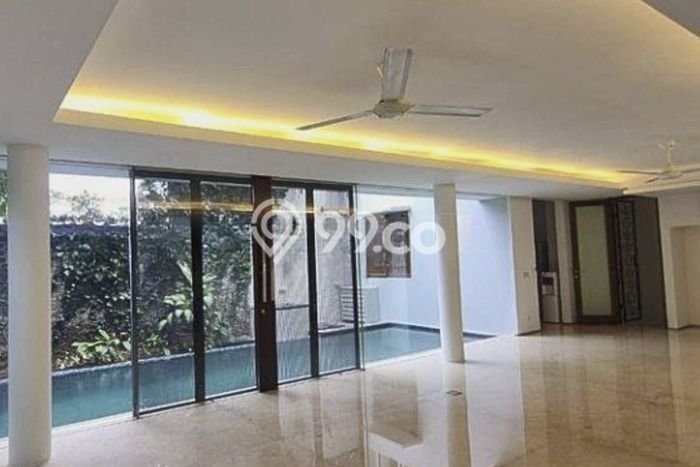 Hunian Modern Disewakan di SCBD Jakarta Selatan 3 KT & 2 KM Hunian Modern Disewakan di SCBD Jakarta Selatan 3 KT & 2 KM