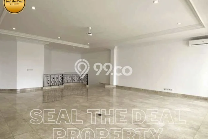 Hunian Modern dengan LT 800m2 & LB 600m2 Disewakan di Jeruk Purut Hunian Modern dengan LT 800m2 & LB 600m2 Disewakan di Jeruk Purut