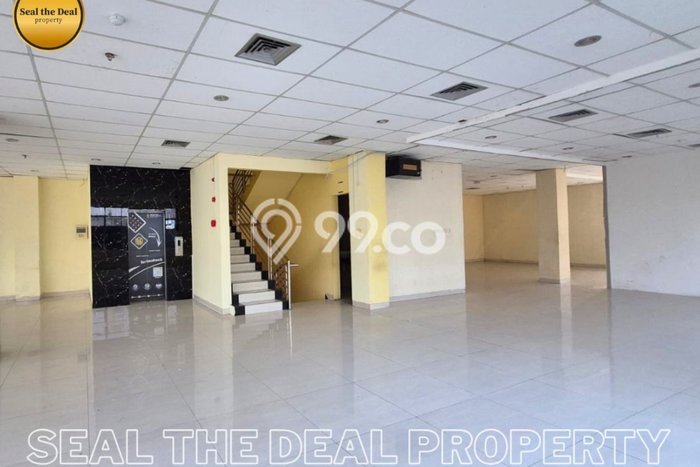 Ruko Disewa di Menteng, Jakarta Pusat, LT 547m2 / LB 1800m2 Ruko Disewa di Menteng, Jakarta Pusat, LT 547m2 / LB 1800m2