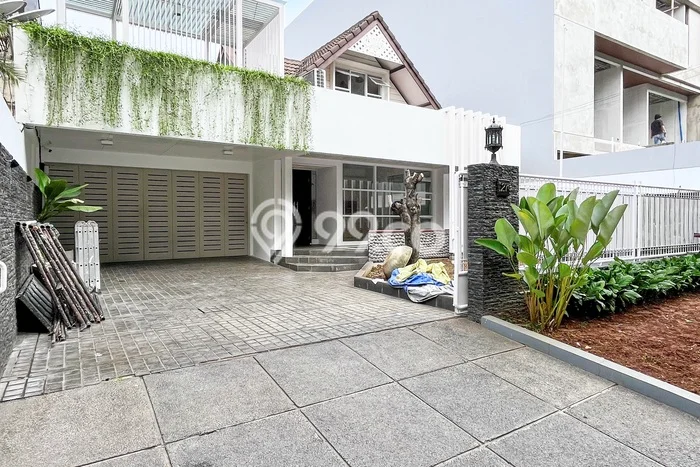 Hunian Modern dengan LT 412m2 & LB 450m2 Dikontrakkan di Pondok Indah Hunian Modern dengan LT 412m2 & LB 450m2 Dikontrakkan di Pondok Indah