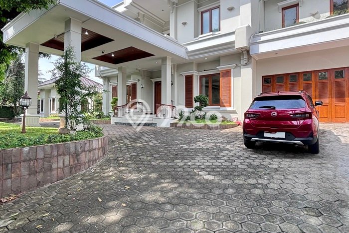 Hunian Ideal dengan LT 1600m2 & LB 1250m2 Disewakan di Pondok Indah Hunian Ideal dengan LT 1600m2 & LB 1250m2 Disewakan di Pondok Indah