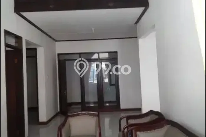 Disewakan Rumah Harga Terjangkau di Citraland Surabaya dengan 3 KT Disewakan Rumah Harga Terjangkau di Citraland Surabaya dengan 3 KT