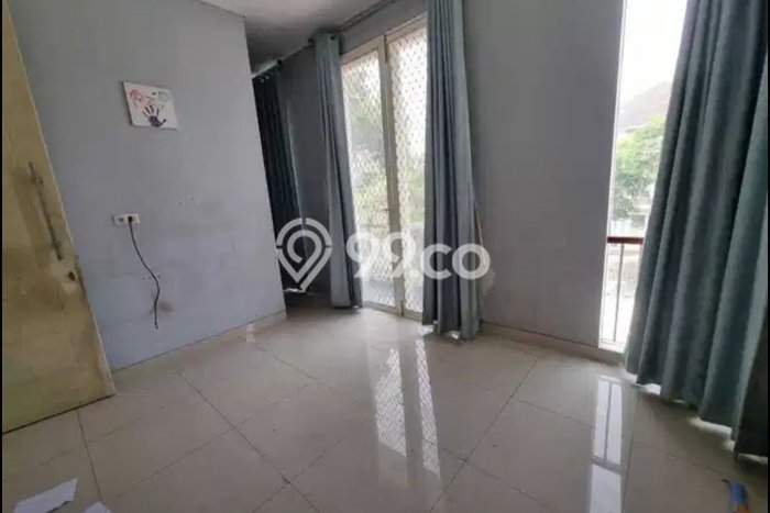 Rumah Strategis kawasan , 4 KT, Area Nyaman, LT 135m2m² LB 210m2m² Rumah Strategis kawasan , 4 KT, Area Nyaman, LT 135m2m² LB 210m2m²