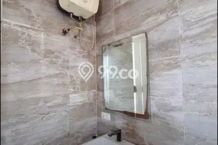 Rumah Strategis kawasan , 4 KT, Area Nyaman, LT 135m2m² LB 210m2m² Rumah Strategis kawasan , 4 KT, Area Nyaman, LT 135m2m² LB 210m2m²