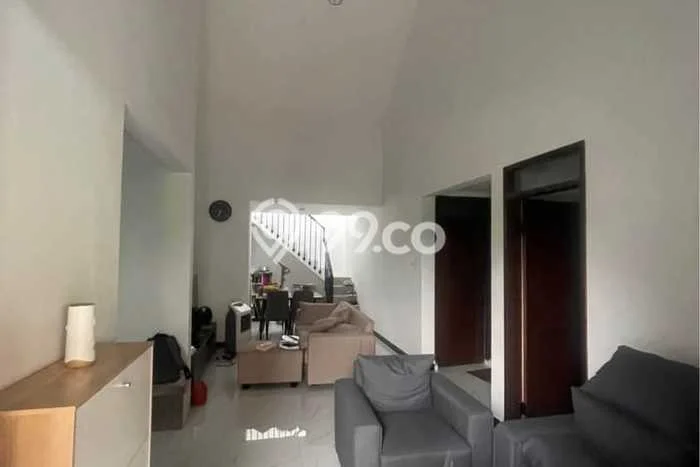 Rumah dengan Lokasi Strategis 2 KT di Citraland, Surabaya Rumah dengan Lokasi Strategis 2 KT di Citraland, Surabaya
