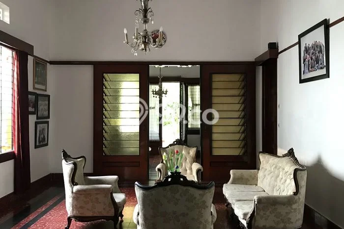 Rumah Mewah LB 1000m2 Siap Huni Desain Elegan di Bandung Kota, Bandung Rumah Mewah LB 1000m2 Siap Huni Desain Elegan di Bandung Kota, Bandung