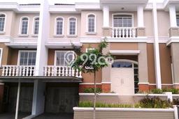 BEST PRICE! Rumah Berkualitas area Green Lake City, Luas 250m² LB 210m² BEST PRICE! Rumah Berkualitas area Green Lake City, Luas 250m² LB 210m²
