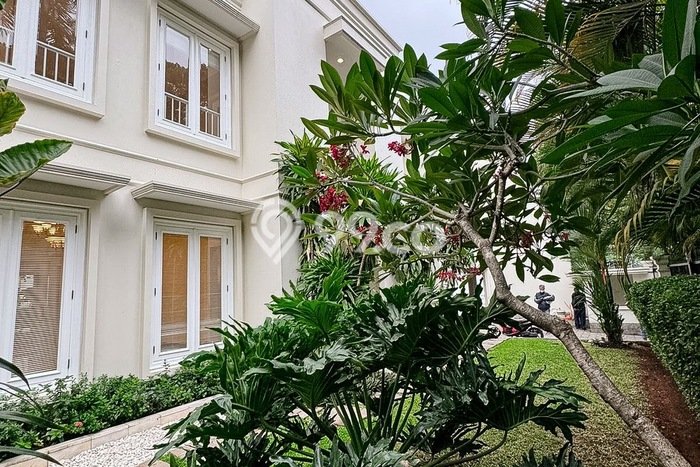 Sewa Rumah Nyaman LT 650m2 / LB 700m2 di Pondok Indah, Jakarta Selatan Sewa Rumah Nyaman LT 650m2 / LB 700m2 di Pondok Indah, Jakarta Selatan