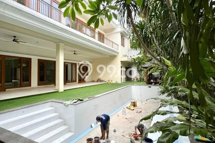 Hunian Ideal dengan LT 1000m2 & LB 900m2 Disewakan di Pejaten Hunian Ideal dengan LT 1000m2 & LB 900m2 Disewakan di Pejaten