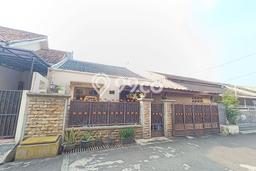 Rumah Strategis Minimalis Lb 138m2 di Ciputat, Tangerang Selatan Rumah Strategis Minimalis Lb 138m2 di Ciputat, Tangerang Selatan