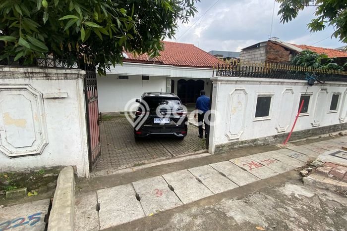 Ready to Use! Luxury House LT 318m2 Desain Elegan di Srengseng Ready to Use! Luxury House LT 318m2 Desain Elegan di Srengseng
