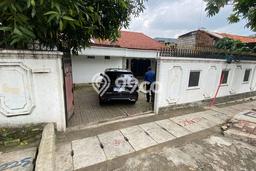 Ready to Use! Luxury House LT 318m2 Desain Elegan di Srengseng Ready to Use! Luxury House LT 318m2 Desain Elegan di Srengseng