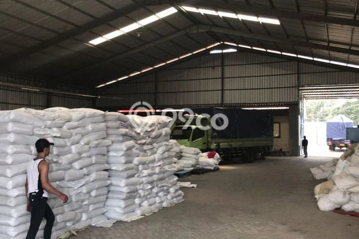 Area Ramai! Gudang Dijual di Mojosari untuk Bisnis Luas Bangunan 750m2 Area Ramai! Gudang Dijual di Mojosari untuk Bisnis Luas Bangunan 750m2