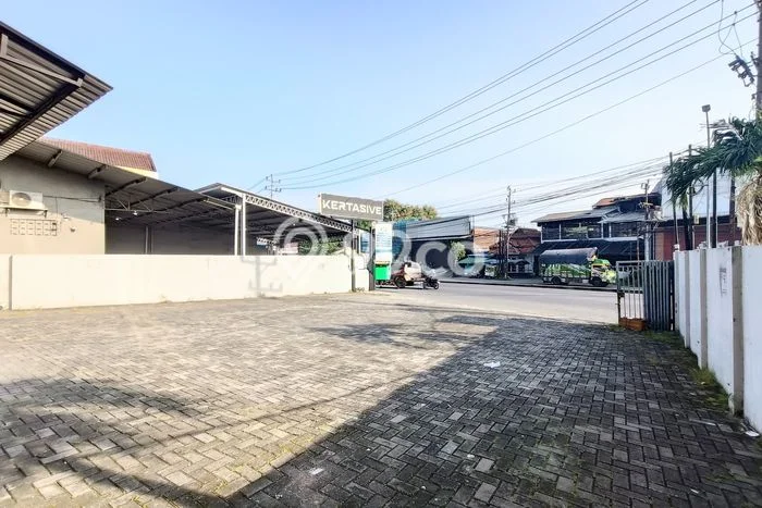 Ruko untuk disewa di Semarang Timur punya LT 102m2 & LB 270m2 harga sewa kompetitif Ruko untuk disewa di Semarang Timur punya LT 102m2 & LB 270m2 harga sewa kompetitif