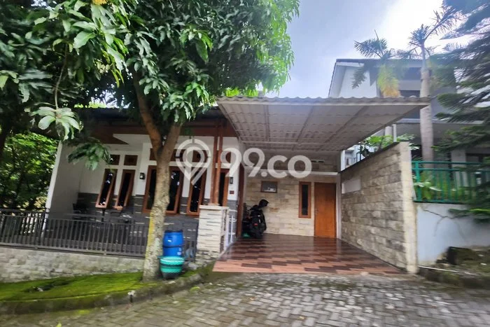 Rumah Bagus Siap Huni Di Tembalang Luas 100m2 Lokasi Strategis Rumah Bagus Siap Huni Di Tembalang Luas 100m2 Lokasi Strategis