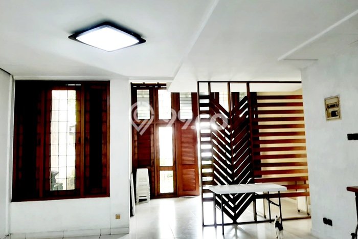 Rumah Elit Modern Siap Huni di Puri Indah Jakarta Barat Rumah Elit Modern Siap Huni di Puri Indah Jakarta Barat