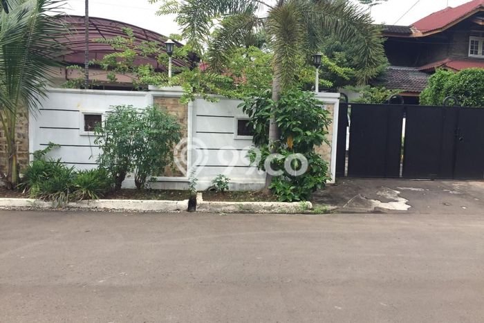 For Sale! Luxury House LT 1352m2 Desain Modern di Kedoya Baru For Sale! Luxury House LT 1352m2 Desain Modern di Kedoya Baru