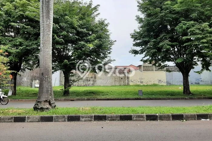 Tanah Dijual Lokasi Strategis di Jakarta Barat dengan Luas 450m2 Tanah Dijual Lokasi Strategis di Jakarta Barat dengan Luas 450m2