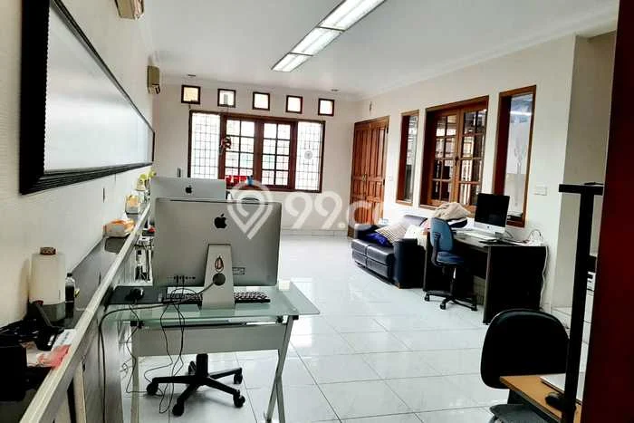 Rumah Elit LB 404m2 Siap Huni Desain Elegan di Tomang, Jakarta Barat Rumah Elit LB 404m2 Siap Huni Desain Elegan di Tomang, Jakarta Barat