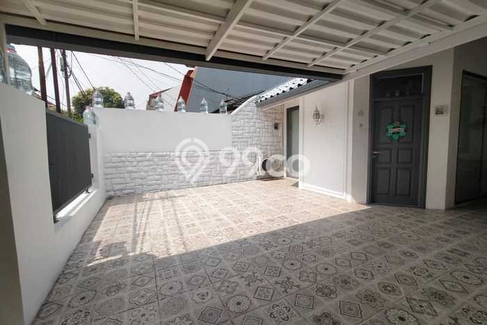 Rumah Mewah LB 195m2 Siap Huni Desain Elegan di Puri Indah, Jakarta Barat Rumah Mewah LB 195m2 Siap Huni Desain Elegan di Puri Indah, Jakarta Barat