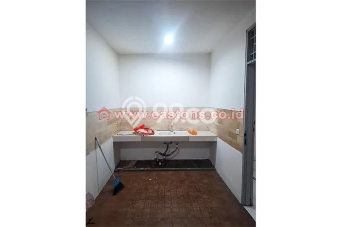 Sewa Rumah Murah di Taman Surya Jakarta Barat Punya 3 Kamar Tidur Sewa Rumah Murah di Taman Surya Jakarta Barat Punya 3 Kamar Tidur