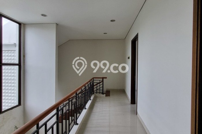 Rumah Eksklusif Siap Huni LT 250m2 di BSD Green Wich, Tangerang Rumah Eksklusif Siap Huni LT 250m2 di BSD Green Wich, Tangerang