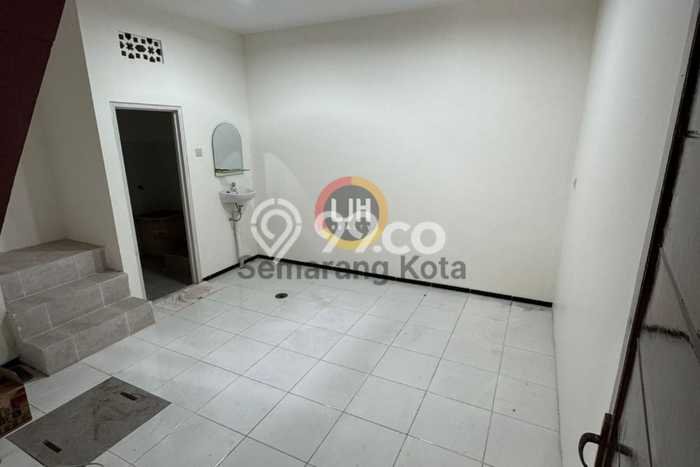 AREA KOMERSIAL! Ruko Disewakan Kawasan Semarang Timur, Luas 52m2m², Area Strategis, Siap Usaha AREA KOMERSIAL! Ruko Disewakan Kawasan Semarang Timur, Luas 52m2m², Area Strategis, Siap Usaha