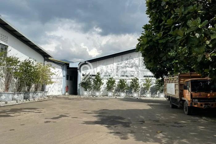 Pabrik Dijual di Cileunyi Bandung dengan Luas Bangunan 3500m2 Pabrik Dijual di Cileunyi Bandung dengan Luas Bangunan 3500m2
