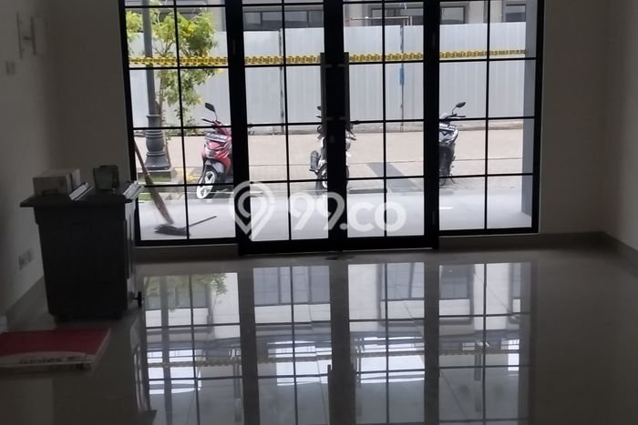 Ruko Disewa di Tangerang dengan LB 102m2 Area Komersial Ramai Ruko Disewa di Tangerang dengan LB 102m2 Area Komersial Ramai