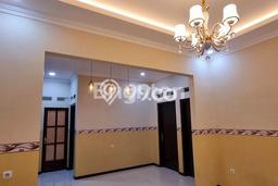Dijual Cepat Rumah Bagus Siap Huni LB 150m2 di Manahan, Solo Dijual Cepat Rumah Bagus Siap Huni LB 150m2 di Manahan, Solo
