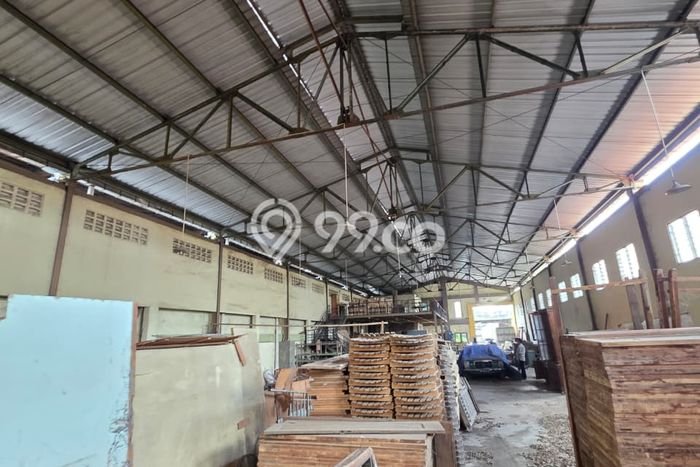 Disewakan Gudang komersial di Grogol luas bangunan 1300m2 Disewakan Gudang komersial di Grogol luas bangunan 1300m2