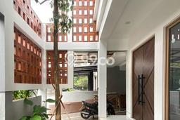 Hunian Elit LB 144m2 Siap Pakai Desain Elegan di Bintaro, Tangerang Selatan Hunian Elit LB 144m2 Siap Pakai Desain Elegan di Bintaro, Tangerang Selatan