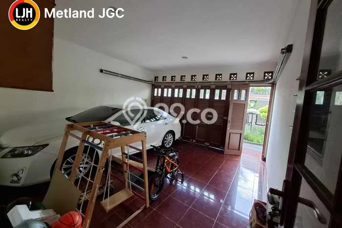 LOKASI PREMIUM! Rumah di Pondok Bambu, 4 KT, Area Tenang, Luas 400m² Bangunan 400m² LOKASI PREMIUM! Rumah di Pondok Bambu, 4 KT, Area Tenang, Luas 400m² Bangunan 400m²