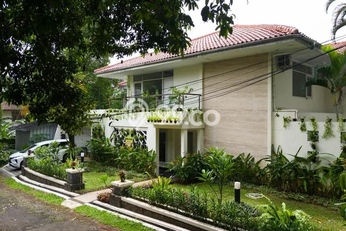 Rumah Elit Modern Tanpa Renovasi di Lebak Bulus Jakarta Selatan Rumah Elit Modern Tanpa Renovasi di Lebak Bulus Jakarta Selatan
