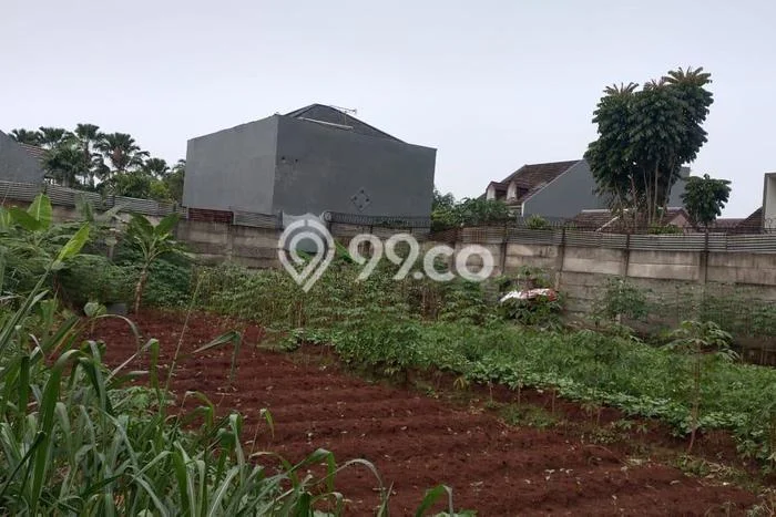 Tanah Dijual Lokasi Strategis di Tangerang Selatan dengan Luas 371m2 Tanah Dijual Lokasi Strategis di Tangerang Selatan dengan Luas 371m2