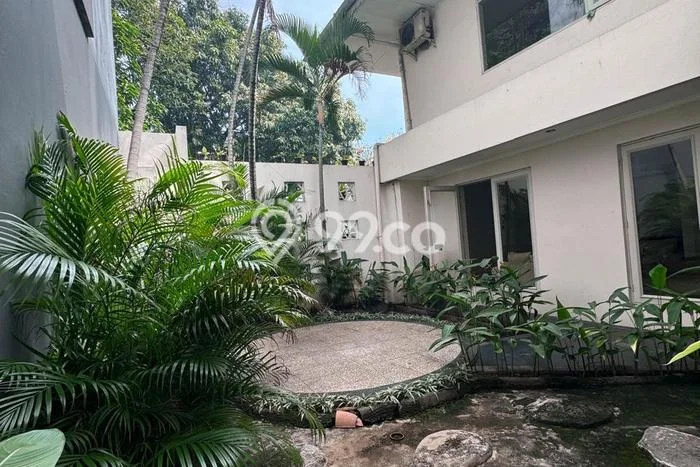 Rumah Elit Modern Tanpa Renovasi di Lebak Bulus Jakarta Selatan Rumah Elit Modern Tanpa Renovasi di Lebak Bulus Jakarta Selatan