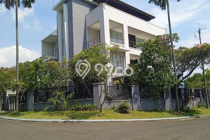 Rumah Mewah LB 798m2 Siap Huni Desain Elegan di Sentul City, Bogor Rumah Mewah LB 798m2 Siap Huni Desain Elegan di Sentul City, Bogor