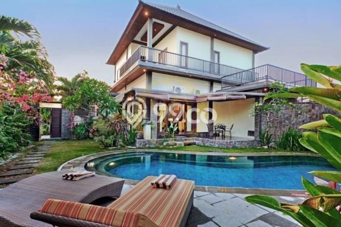 Rumah Siap Pakai di Petitenget, Badung, LT 384m² LB 400m² Rumah Siap Pakai di Petitenget, Badung, LT 384m² LB 400m²