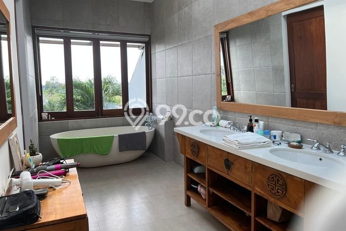HUNIAN BERKELAS! Rumah Exclusive Umalas, Badung, Luas Tanah 2000m² Luas Bangunan 1328m² HUNIAN BERKELAS! Rumah Exclusive Umalas, Badung, Luas Tanah 2000m² Luas Bangunan 1328m²