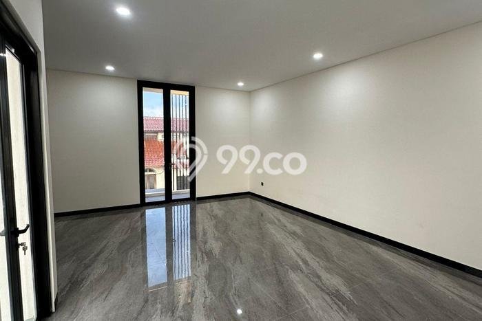 Rumah Luxury di Jakarta Selatan Strategis Kondisi Baik Rumah Luxury di Jakarta Selatan Strategis Kondisi Baik