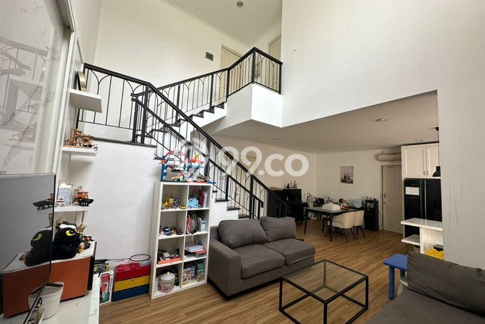Rumah Luxury Modern Tanpa Renovasi di Pakuwon Indah Surabaya Rumah Luxury Modern Tanpa Renovasi di Pakuwon Indah Surabaya