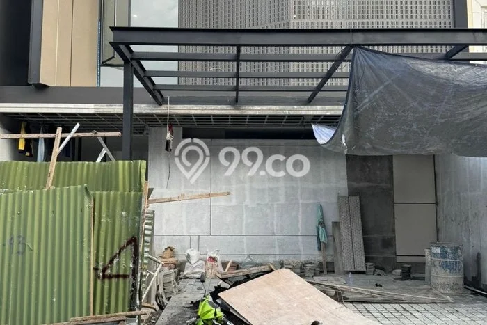 For Sale! Luxury House LT 200m2 Desain Modern di Pakuwon City For Sale! Luxury House LT 200m2 Desain Modern di Pakuwon City