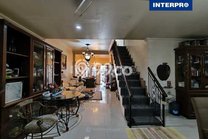 Rumah Elit LB 239m2 Siap Pakai Desain Elegan di Jelambar, Jakarta Barat Rumah Elit LB 239m2 Siap Pakai Desain Elegan di Jelambar, Jakarta Barat