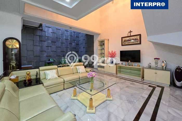 Siap Huni Rumah Mewah 5 Kamar di Kebon Jeruk Dekat ke Mana Pun Siap Huni Rumah Mewah 5 Kamar di Kebon Jeruk Dekat ke Mana Pun